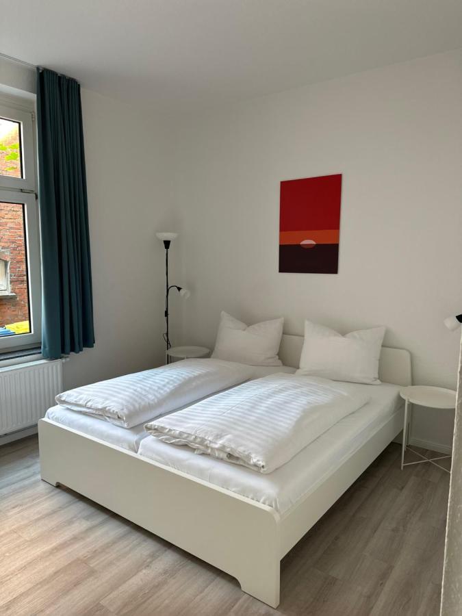 Hotel Dh -Deutsches Haus- Emden Bagian luar foto