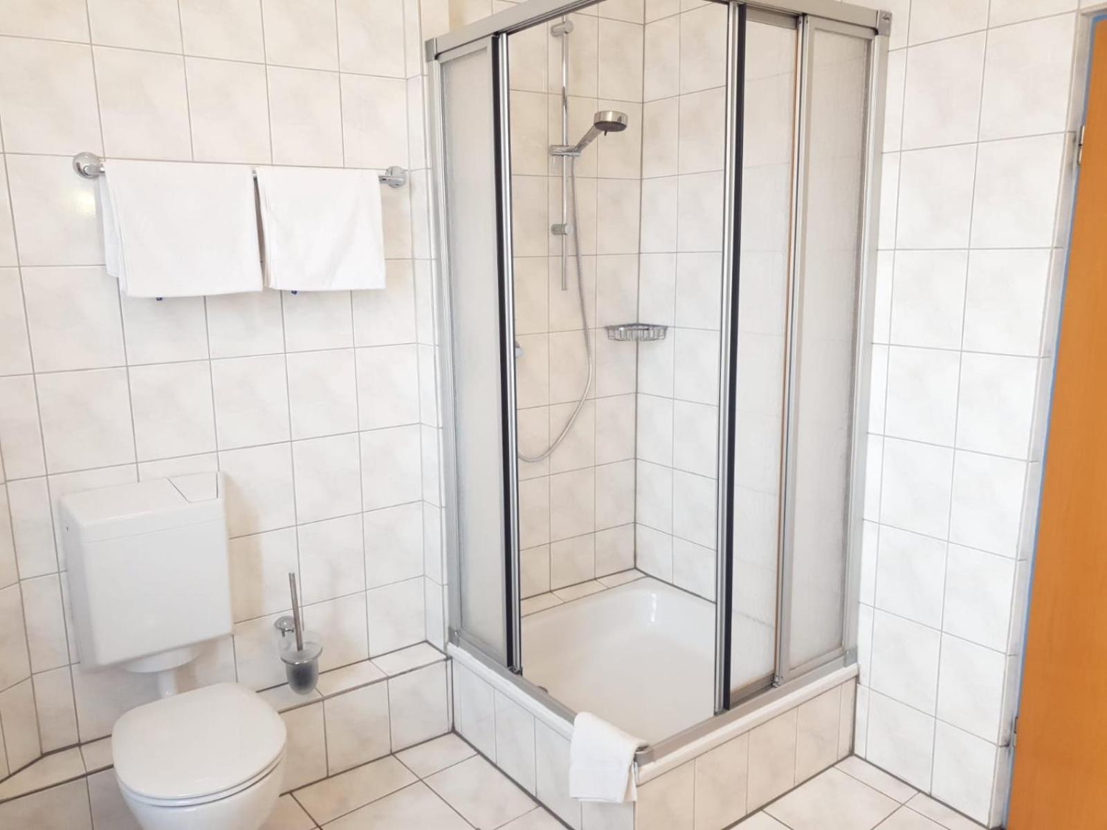 Hotel Dh -Deutsches Haus- Emden Bagian luar foto