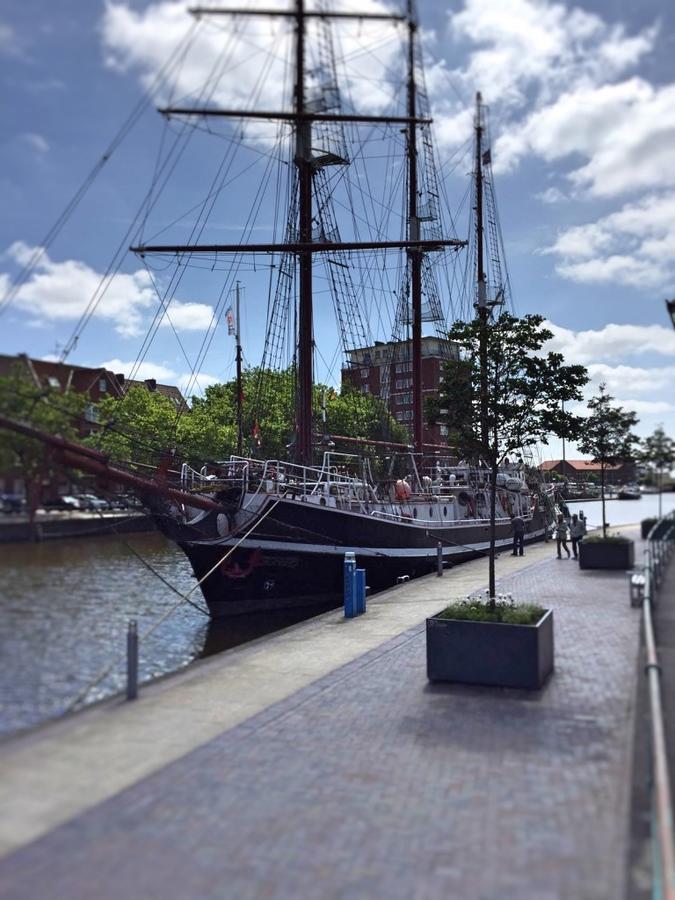 Hotel Dh -Deutsches Haus- Emden Bagian luar foto