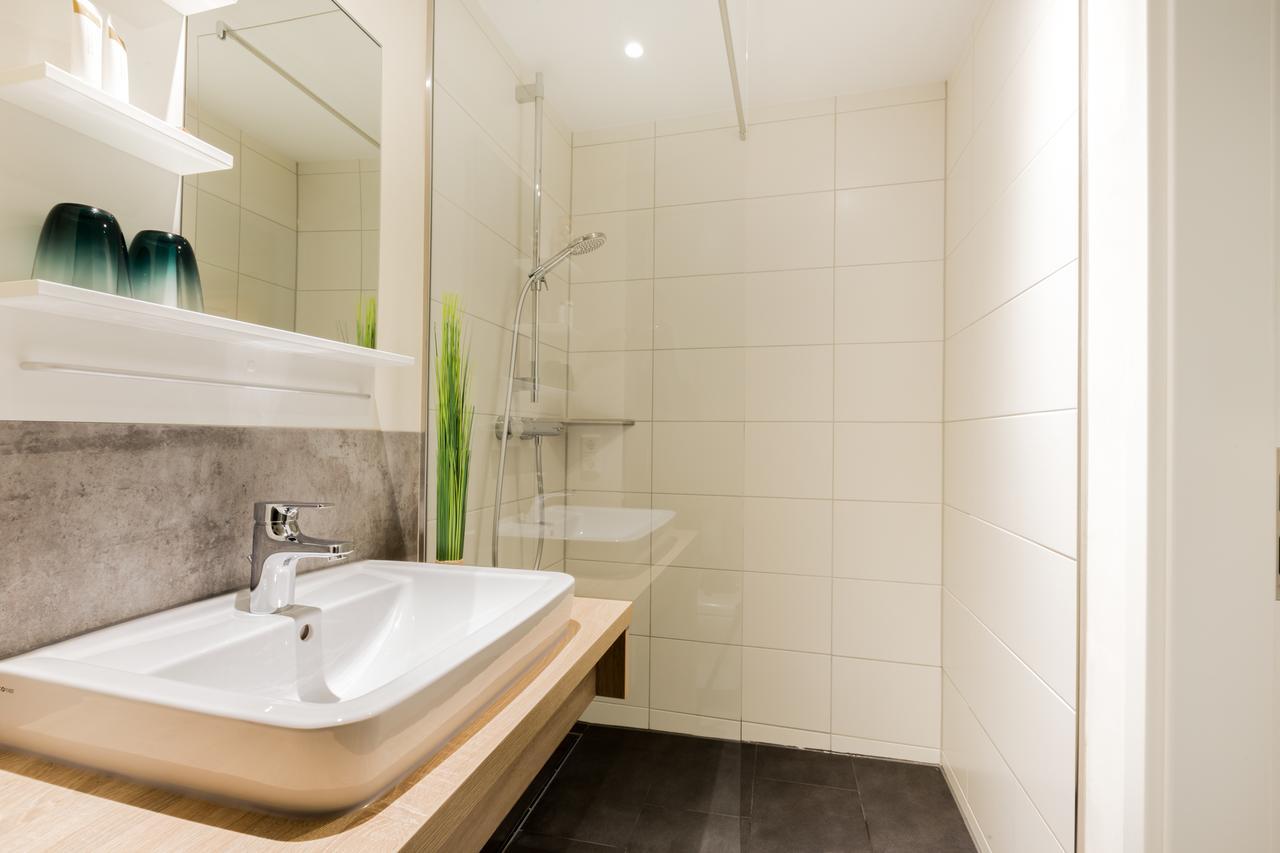 Hotel Dh -Deutsches Haus- Emden Bagian luar foto
