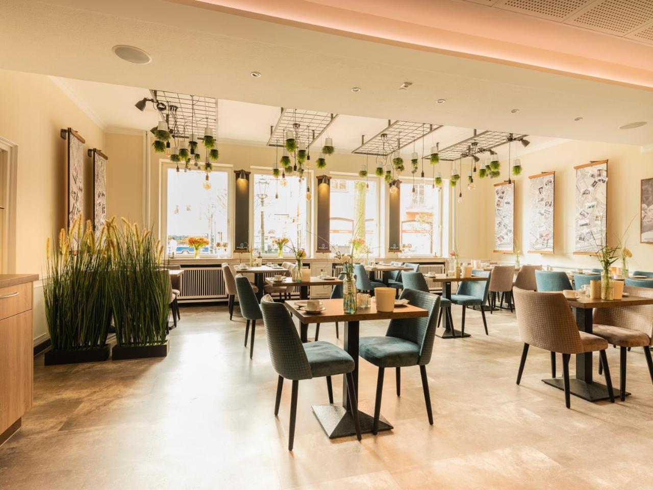 Hotel Dh -Deutsches Haus- Emden Bagian luar foto