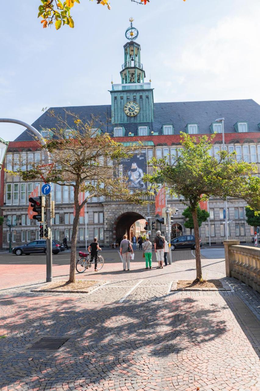 Hotel Dh -Deutsches Haus- Emden Bagian luar foto